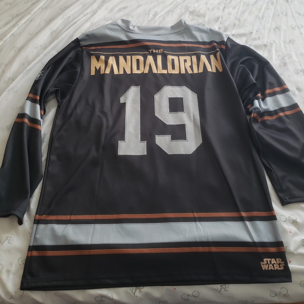 🏒 Star Wars Mandalorian Hockey Jersey 🏒 - Picture 7 of 9